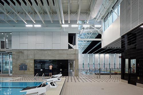 Le Complexe aquatique Rosemont comprend une piscine semi-olympique et un bassin d’acclimatation. Photo : Maxime Brouillet