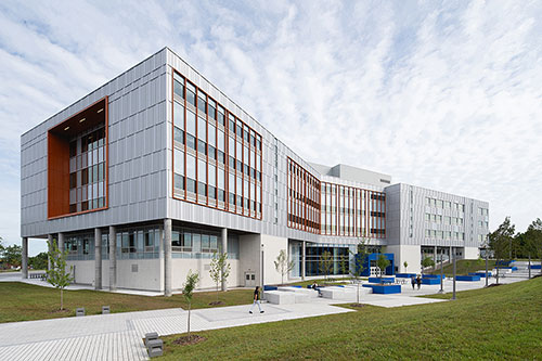 L'école secondaire aux Mille-Voix est située dans l'arrondissement de Montréal-Nord. Crédit : Raphaël Thibodeau