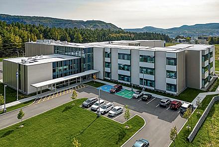 Le bâtiment situé sur la rue Martin, à Thetford Mines, a obtenu la certification le 23 octobre. Crédit : Groupe A / Annexe U 