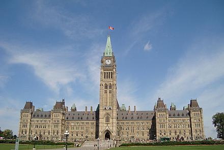 La modernisation de l’édifice du Centre du Parlement du Canada s’inscrit dans le projet de décarbonation des édifices publics fédéraux. Photo : A J Butler, Creative Commons (Panoramio)