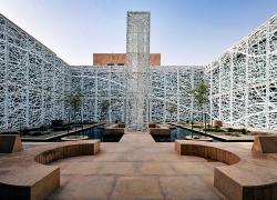 Le bâtiment Art Wall de l’Université de Doha est au nombre de ceux figurant dans le répertoire sur les produits innovants en aluminium - © 2019 A. Zahner Company