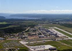Les installations de la 3e Escadre Bagotville, au Saguenay, feront l’objet d’interventions visant à optimiser leur performance éconergétique. Photo : Défense Canada