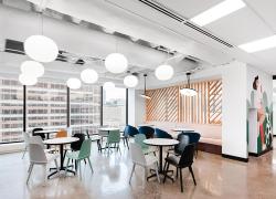 Les bureaux certifiés WELL de BNP Paribas Montréal faisaient partie des lauréats des Grands Prix du design 2021. Crédit : David Boyer.