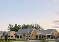 L'école de l'Étincelle fait partie des récipiendaires 2024 des médailles du Gouverneur général en architecture. Photo : Maxime Brouillette