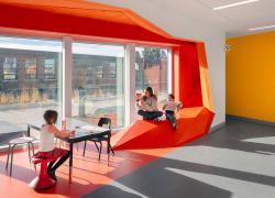 L’école primaire Alexander-Wolff dispose maintenant de nouveaux espaces logeant à l’enseigne de la durabilité. Photo : Stéphane Groleau