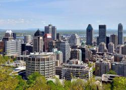 Montréal rendra obligatoire la divulgation des émissions de GES des grands bâtiments. Crédit : Taxiarchos228, Creative Commons (CC BY-SA 3.0).