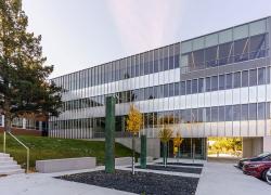 Le 19 novembre, l’Université de Sherbrooke (UdeS) a inauguré le pavillon A5 de la Faculté des lettres et sciences humaines. Crédit : Université de Sherbrooke