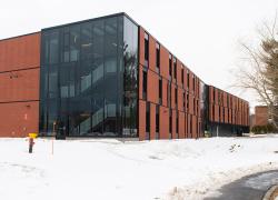 La nouvelle résidence de l'Université Bishop’s est reliée à la boucle géothermique du campus. Crédit : Université Bishop's / Maxime Picard 