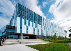 Le nouveau pavillon de la Faculté des sciences de la santé de l'Université d'Ottawa est certifié LEED Platine. Photo : Université d'Ottawa
