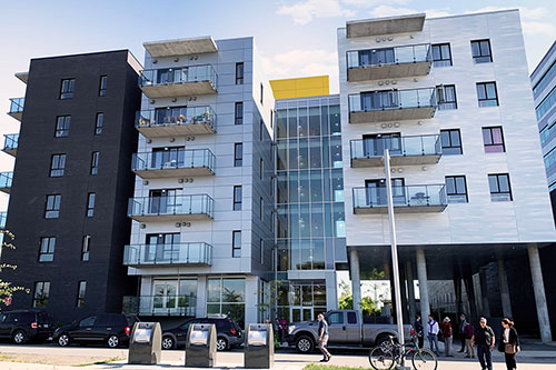 L’immeuble Un Toit Vert réunit 70 logements abordables dans l’écoquartier D’Estimauville - Photo : Lafond Côté Architectes
